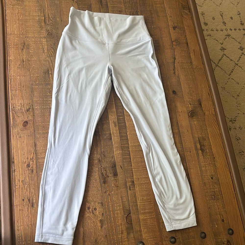 Lululemon size 8 - light blue cropped leggings